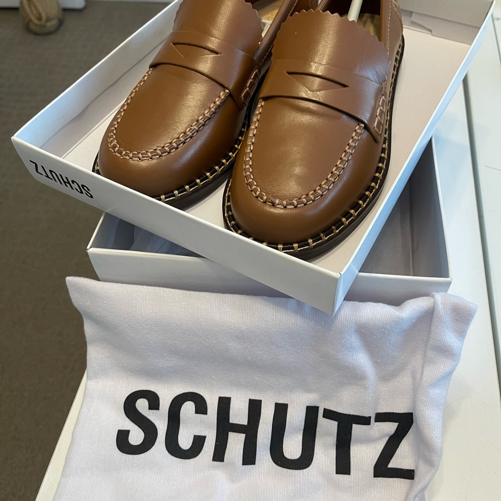 NWBox Schultz brown tan Leather Loafer Flat size 6.5